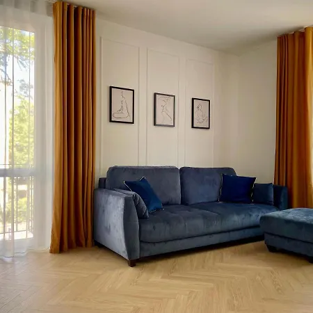 Lux New Port アパート *